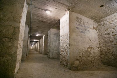 방공호 해설 센터(센트로 데 인테르프레타시온 소브레 로스 레푸히오스 안티아에레오스)